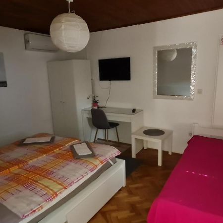 Sobe Zimmer Rooms Nika Tusilovic Екстер'єр фото