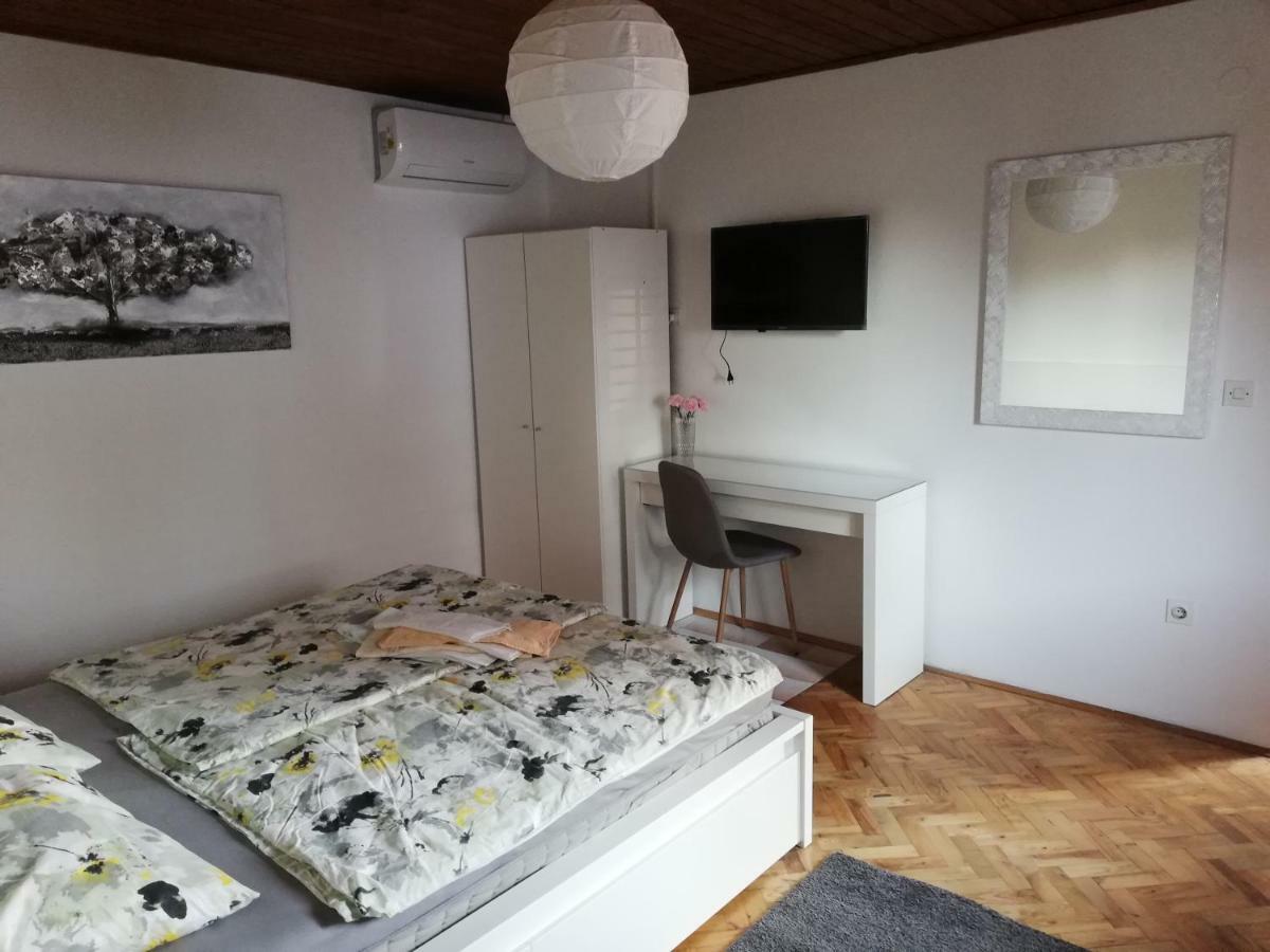 Sobe Zimmer Rooms Nika Tusilovic Екстер'єр фото