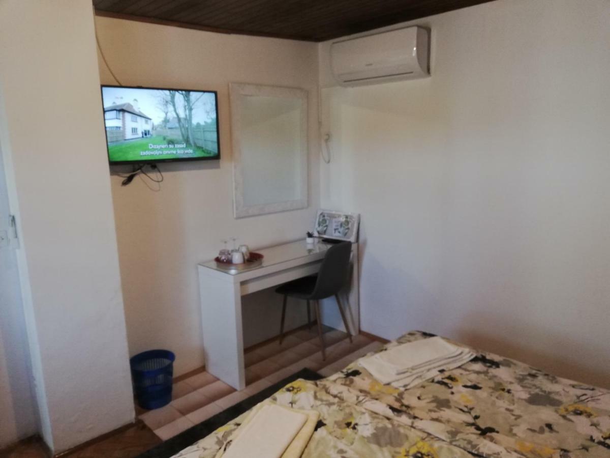 Sobe Zimmer Rooms Nika Tusilovic Екстер'єр фото